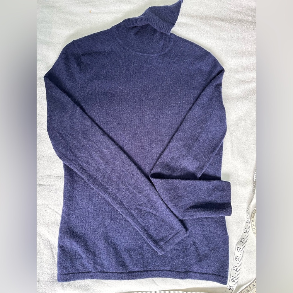 Lord &Tayor Cashmere turtleneck